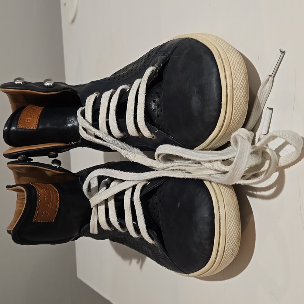 Mens size 8, dark blue, leather, Bally high top sneakers